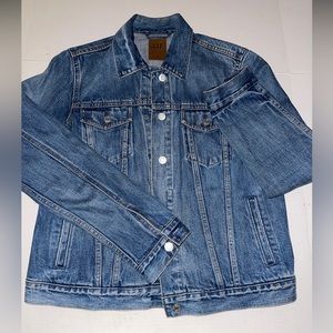 Gap denim jacket (women’s size M, blue)